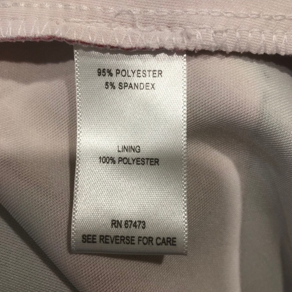 Plus size black and floral dress with pockets - Picture 7 of 9